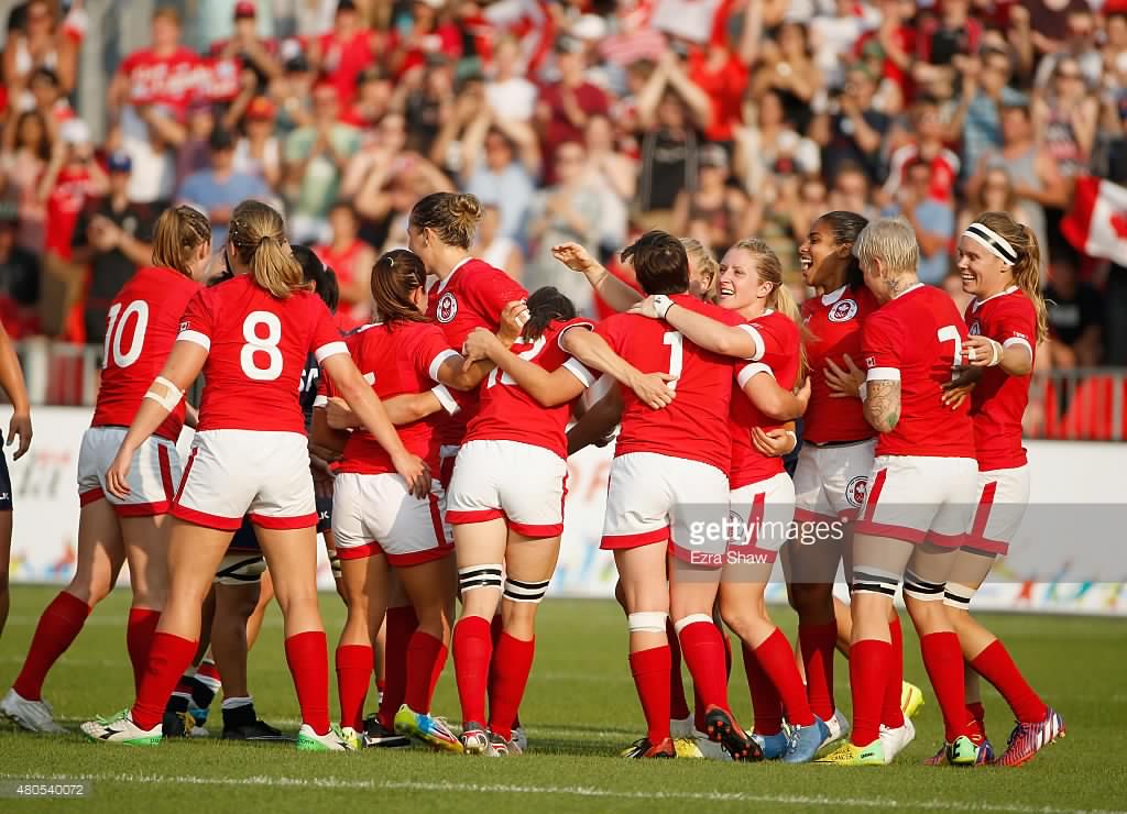 Getty Image of the Canadian Women's Rugby team in a huddle on the field of the 2016 Olympic game